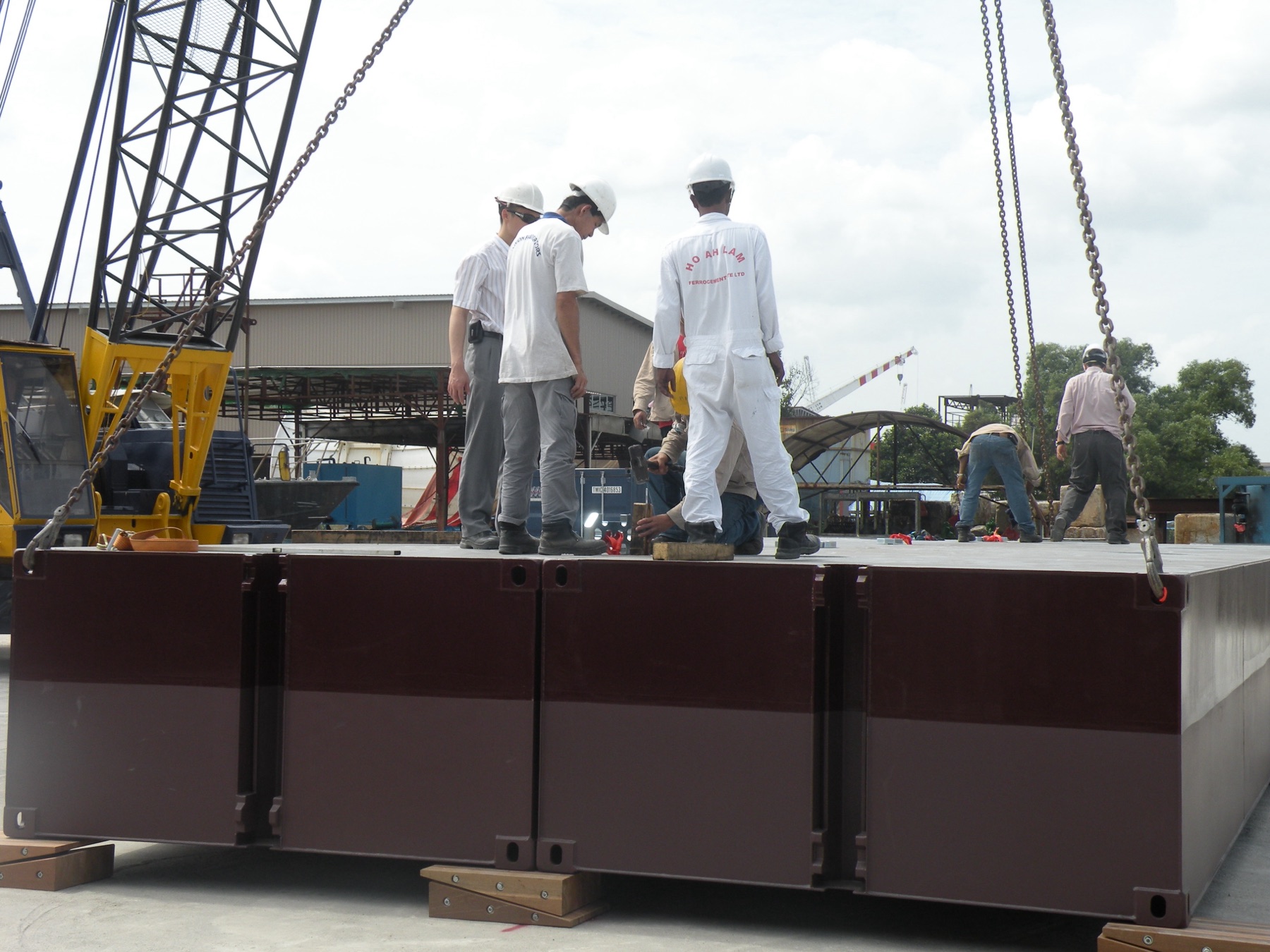 Nautilus modular steel hull units aligned during yard assembly
